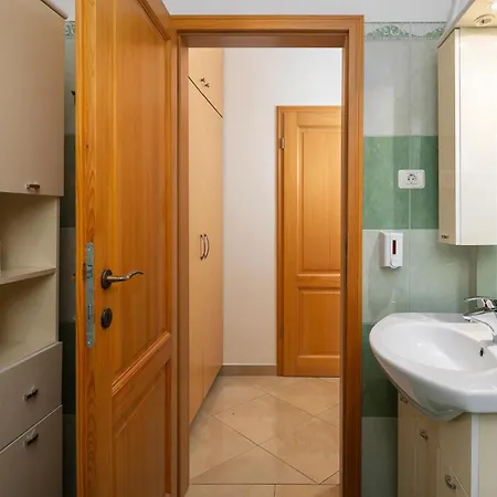 Ferienhaus Awesome Home In Golubovo With House Sea View Gajana