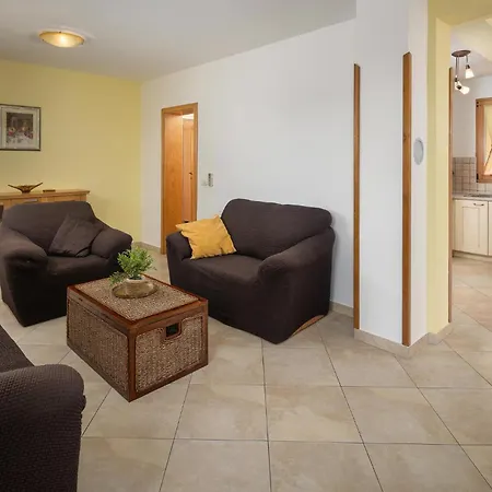 Cozy In Golubovo بيت للعطل