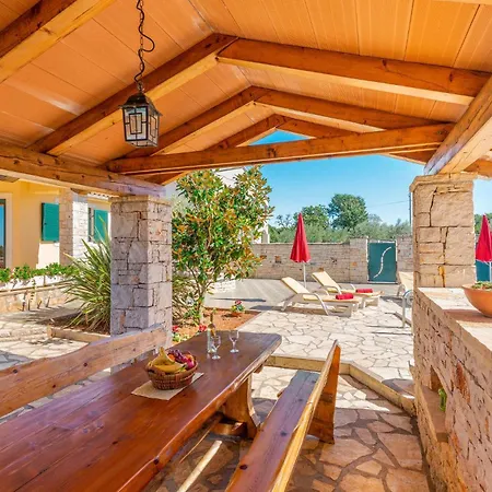 Ferienhaus Awesome Home In Golubovo With House Sea View *