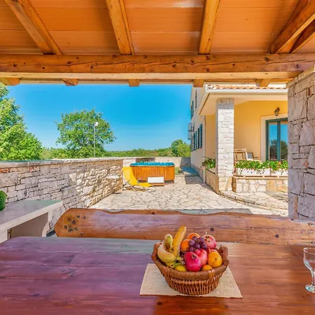 Casa vacanze Beautiful In Golubovo